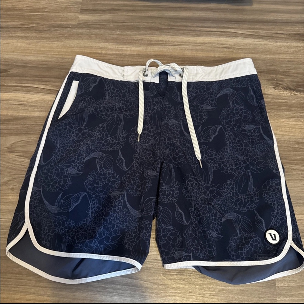 Vuori Board Shorts Mens 30 Waist Black Floral Quick Dry Performance Swim Surf